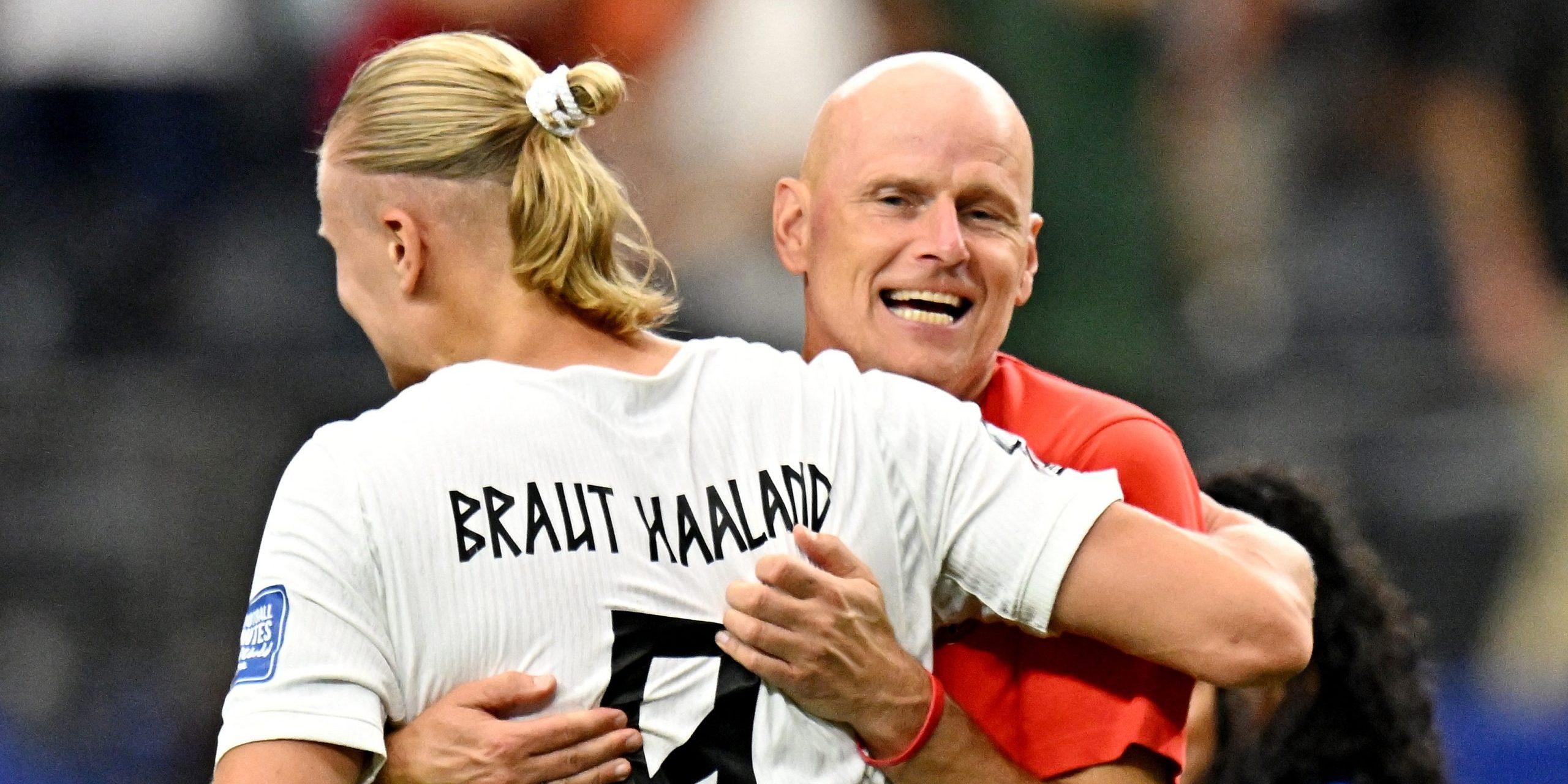 Norges förbundskapten Stale Solbakken tillsammans med Erling Haaland