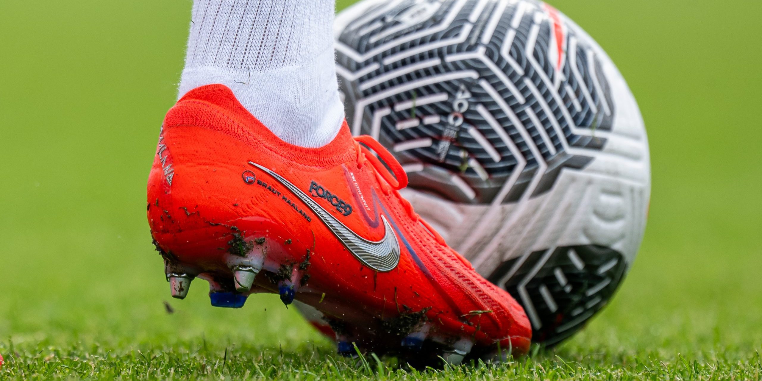 Nike fotbollssko på Erling Haaland